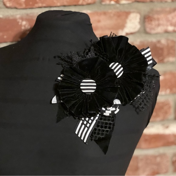 SOLD Custom Made Flower Pins - Picture 3 of 8